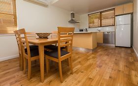 Bay 10 - Suites And Apartments